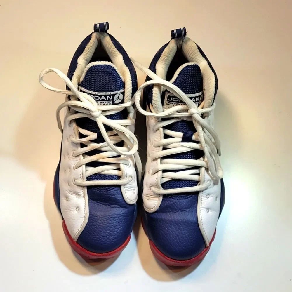 JORDAN PERFORMANCE LACE-UP CLOSURE BOYS SNEAKER